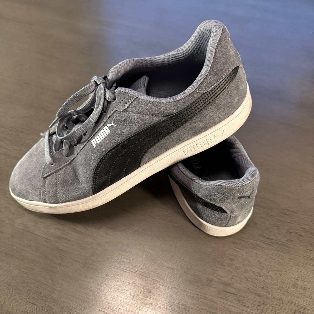 14 Men’s Puma Gray & White